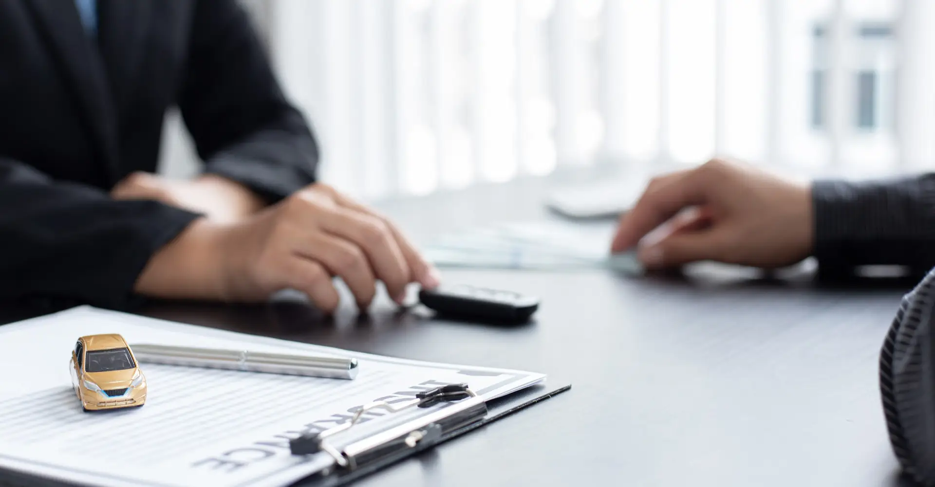 Ohio car accident victim meeting with a lawyer to discuss no-fault crash compensation options