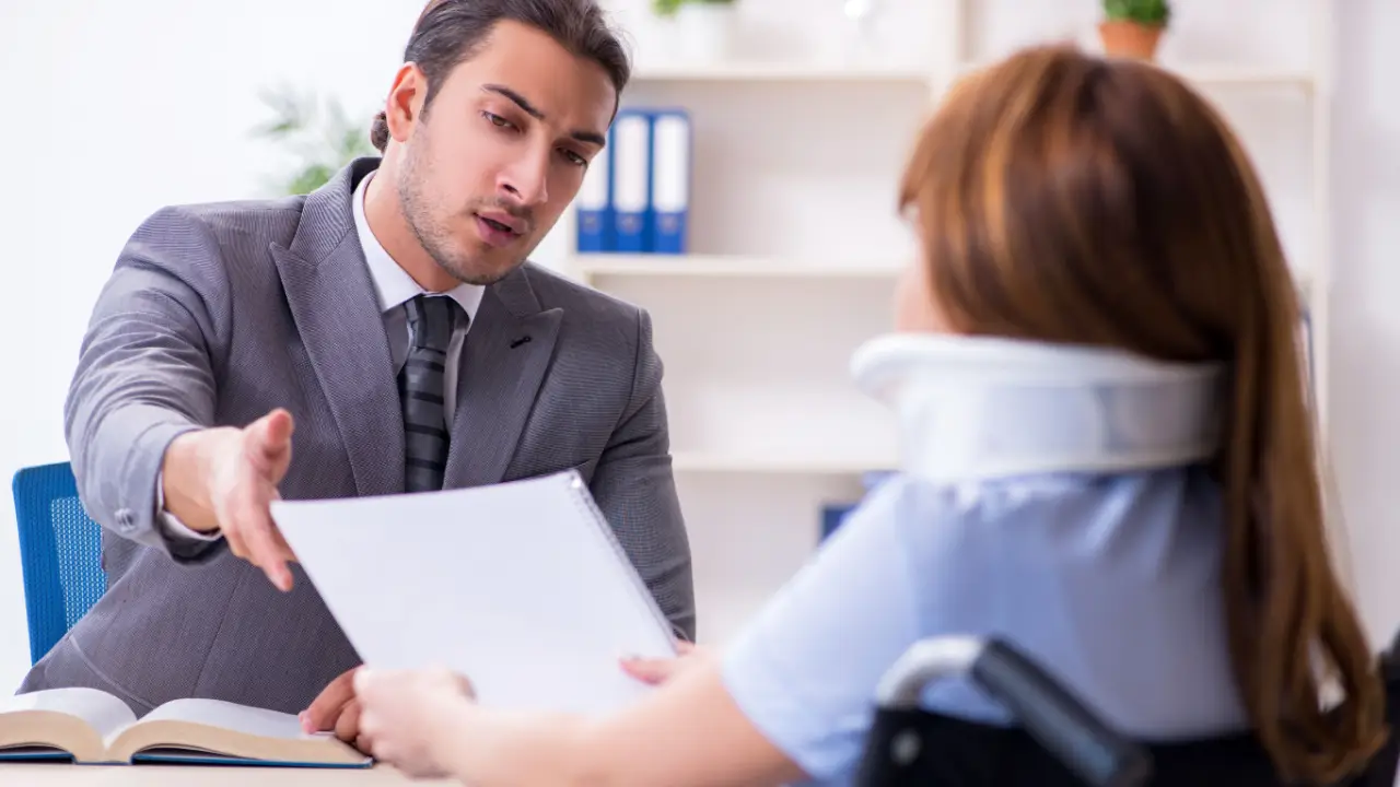 Lawyer explaining how much is the average settlement for pain and suffering to client during consultation