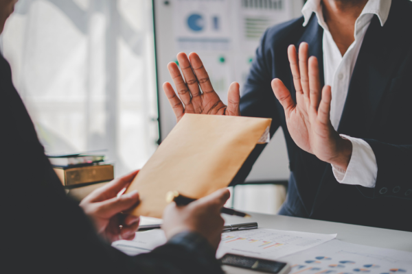 Professional showing what makes a good personal injury lawyer by rejecting inadequate settlement offer during client consultation