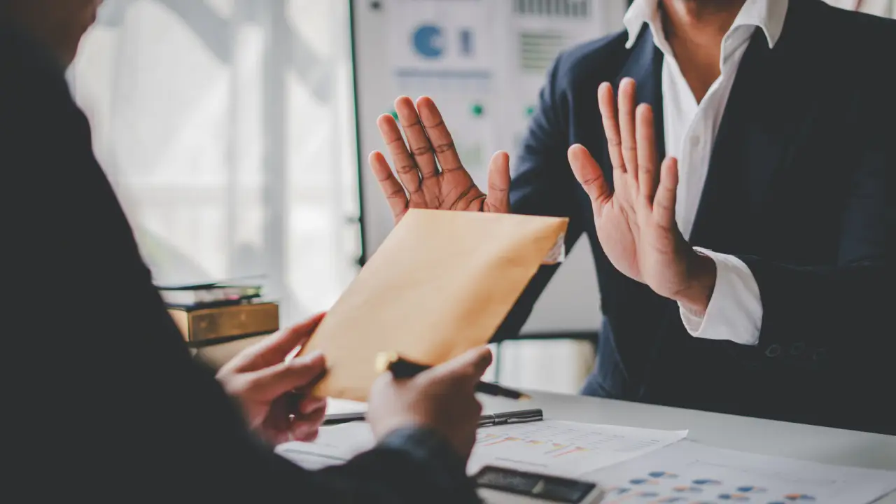 Professional showing what makes a good personal injury lawyer by rejecting inadequate settlement offer during client consultation