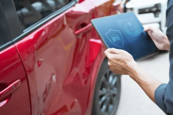 Report accident to insurance using a digital tablet at crash scene